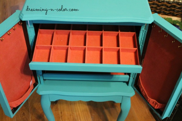 a great idea for hardware, painted furniture, Great storage in this chest