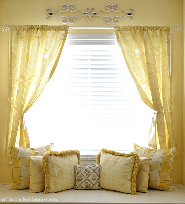 a vintage bedroom reveal, bedroom ideas, home decor, My daughter loves this window seat