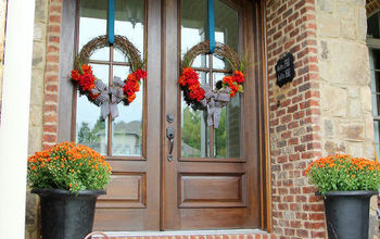 How to Hang a Wreath Without Damaging Your Door