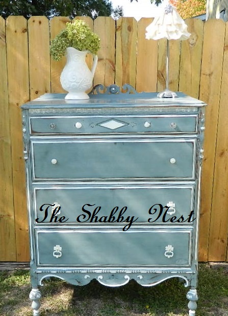 an old dresser gets a new look, chalk paint, painted furniture