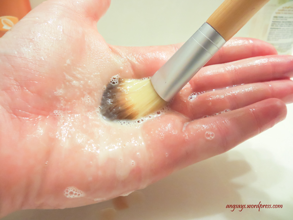 how to clean makeup brushes, cleaning tips, Lather rinse repeat until water runs clear