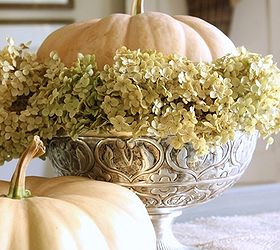 simple pumpkin and hydrangea arrangement, crafts, flowers, gardening, hydrangea, seasonal holiday decor, This simple arrangement takes just a couple of minutes to put together