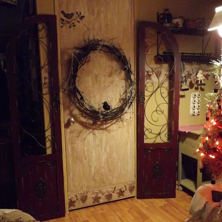 a wreath crafted from palm tree debris, crafts, halloween decorations, seasonal holiday decor, wreaths, Free For the making