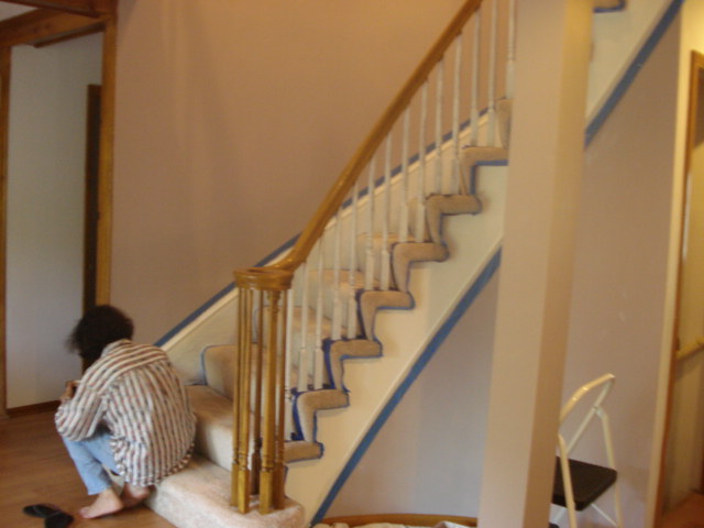 diy updating 80 s oak stairwell, Momma helping