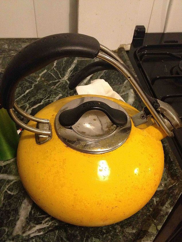 q ayudenme a deshacerse de esta asquerosa grasa de la cocina por favor, La tetera grasienta