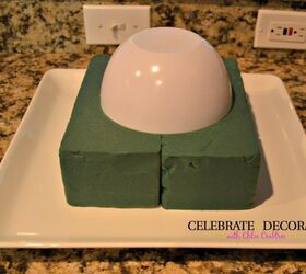 She places a bowl on top of a wet floral foam and wait till you see the