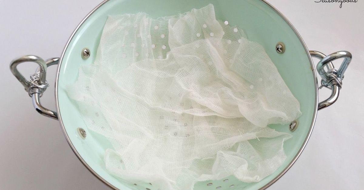 How to Make a DIY Vintage Enamel Colander Hanging Planter! | Hometalk