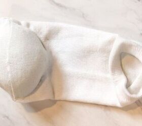 How she uses 3 spare socks to make giggle-worthy decor