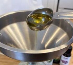 She dumps 2 tablespoons of olive oil into vinegar and dish soap to solve this common problem