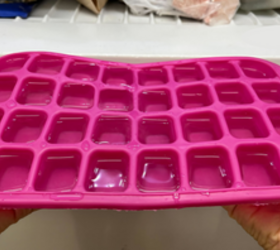 Pour white vinegar into an ice tray to copy this super quick, $1 cleaning hack