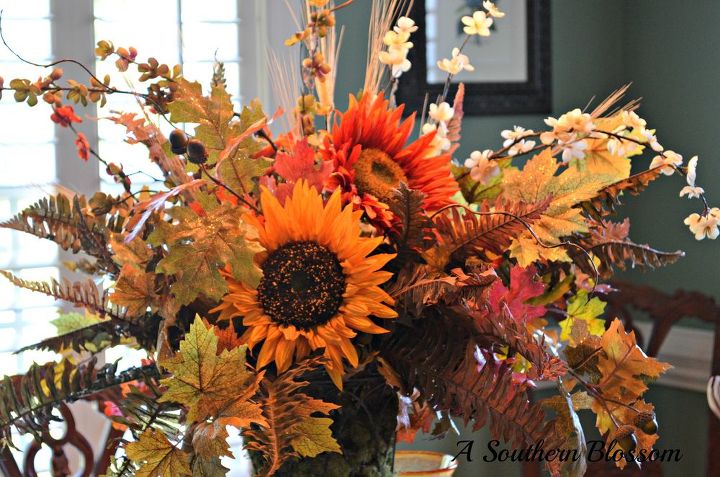 fall tablescape, flowers, gardening, home decor, landscape, outdoor living, Mixture of sunflowers leaves and assorted flowers