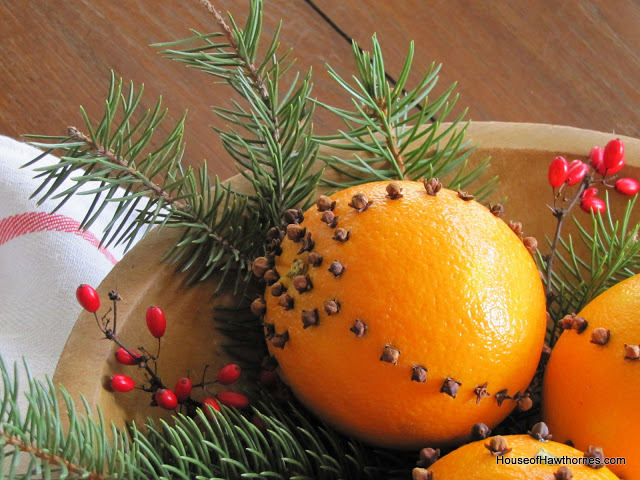 how to make your home smell like christmas, christmas decorations, seasonal holiday decor, Cloved oranges are traditional holiday decor and they smell great
