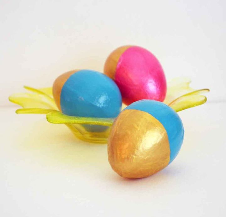 dip dyed easter eggs, crafts, easter decorations, seasonal holiday decor