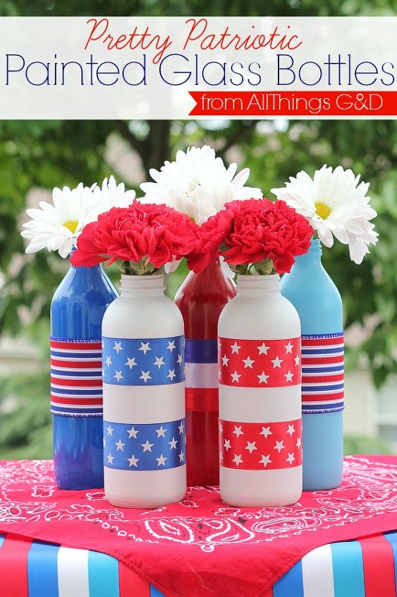 patriotic painted glass bottles, crafts, patriotic decor ideas, seasonal holiday decor