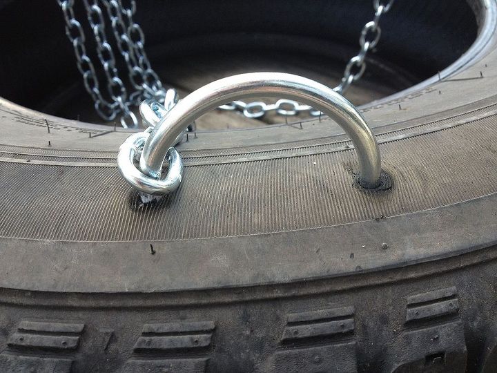 faa voc mesmo balano de pneu antiquado, Empurre o parafuso em U o suficiente no pneu para que as roscas n o apare am