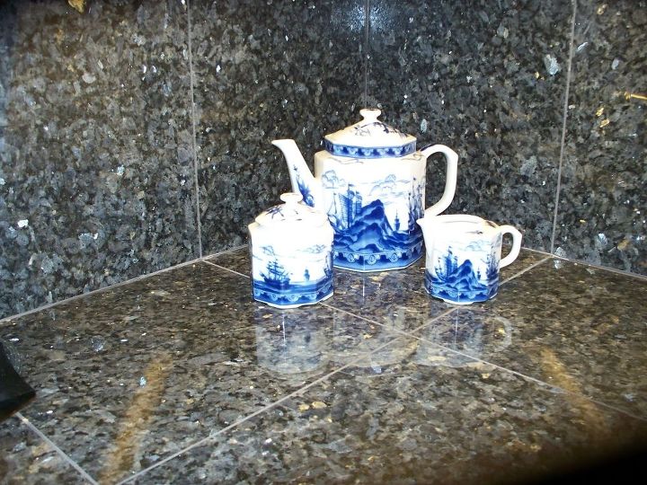 my 1940 s inspired kitchen renovation, home improvement, kitchen design, Closeup of granite countertop The mica sparkles match the stainless steel appliances and nickel draw pulls and trims