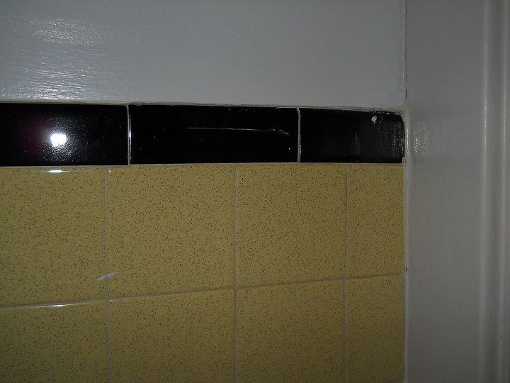 paint color for a bathroom with old yellow black tiles