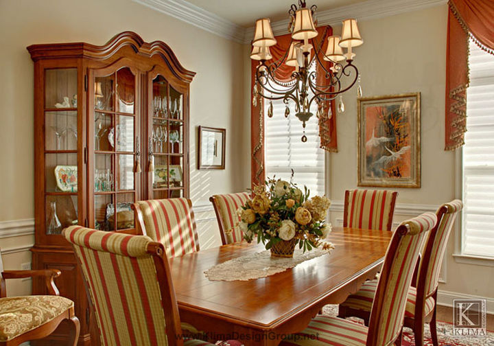 french dining room, dining room ideas, home decor, A simple and elegant flower arrangement contributes to a dressy but played down livable look The walls are painted in soft cream vanilla ice cream color