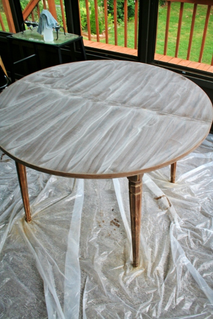 priming and prepping laminate furniture, painted furniture, Here the table is nice and sanded