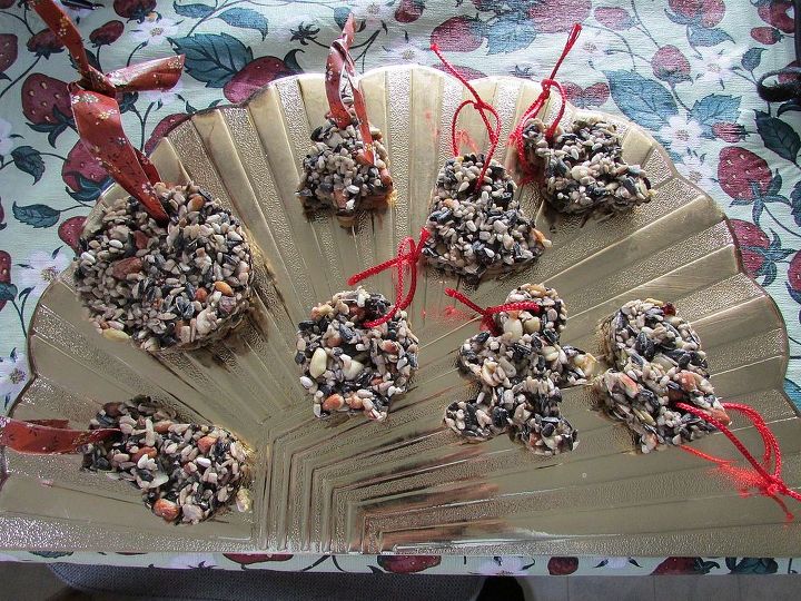 nutty fruit birdseed hanging ornaments, crafts, seasonal holiday decor, Take straw out and thread with ribbon or string