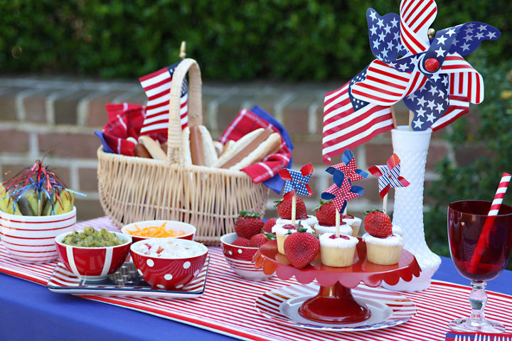 inspiring red white and blue memorial day party ideas, outdoor living, patriotic decor ideas, seasonal holiday decor