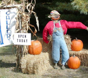scarecrow love, outdoor living, seasonal holiday decor