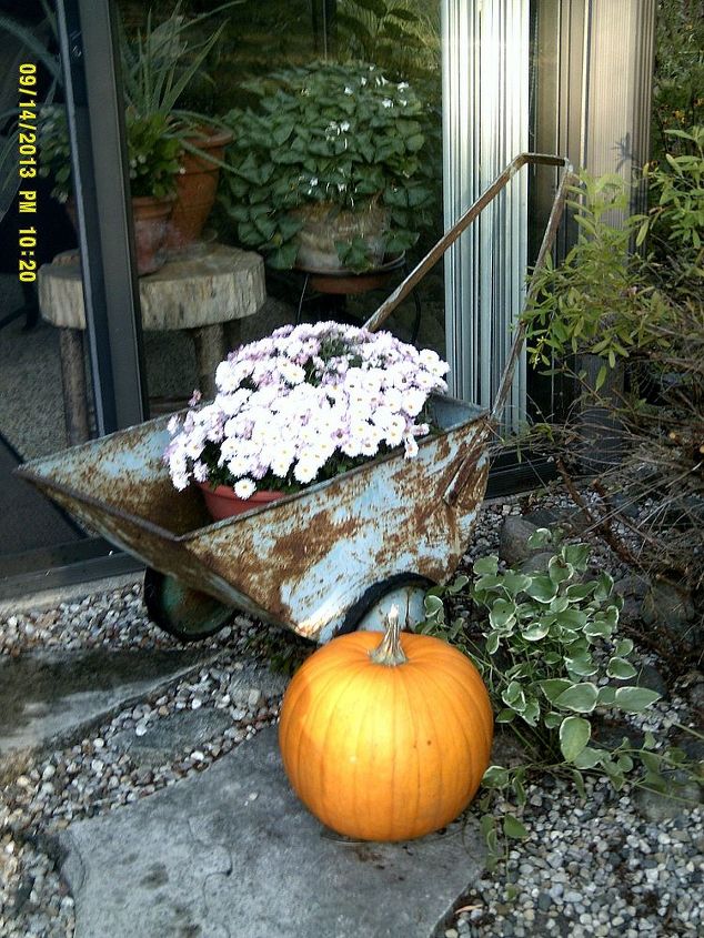 fall deco at the small house using found objects and autumn s bounty, patriotic decor ideas, seasonal holiday d cor, I like it rustic and simple