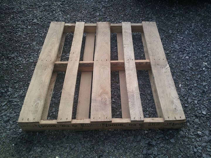 how my husband turned a pallet into trim for the living room, pallet