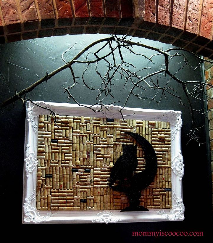 diy decoracin espeluznante de halloween en forma de rama gratis, Rama suspendida con hilo de pescar transparente y anzuelos
