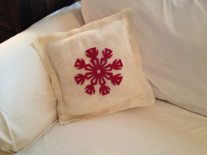 no sew burlap holiday pillow, crafts, seasonal holiday decor