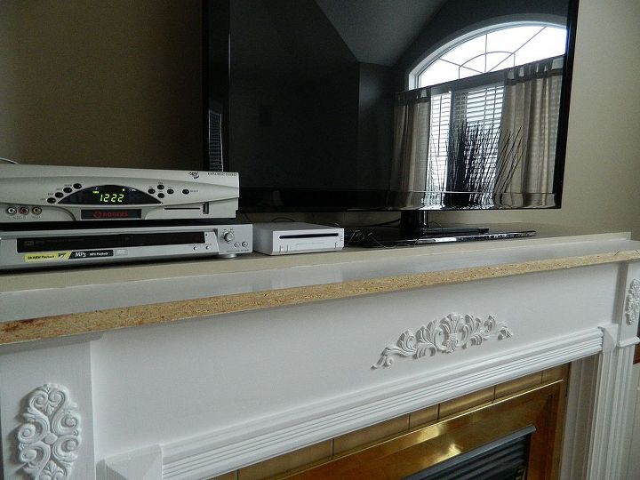 cordless mantle never see a wire or cord or tv box again, electrical, living room ideas, BEFORE I hated those things