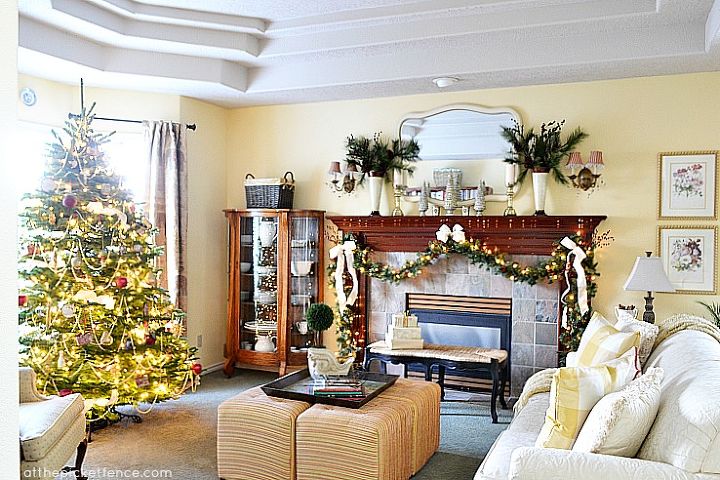 a traditional living room at christmas, christmas decorations, living room ideas, seasonal holiday decor