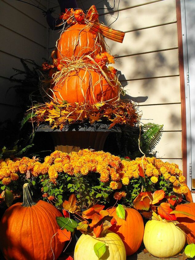 fall of 2011 front door decorations halloween and thanksgiving, halloween decorations, seasonal holiday d cor, thanksgiving decorations, wreaths, Topiary of fake pumpkins sitting on top of a wreath used for Thanksgiving
