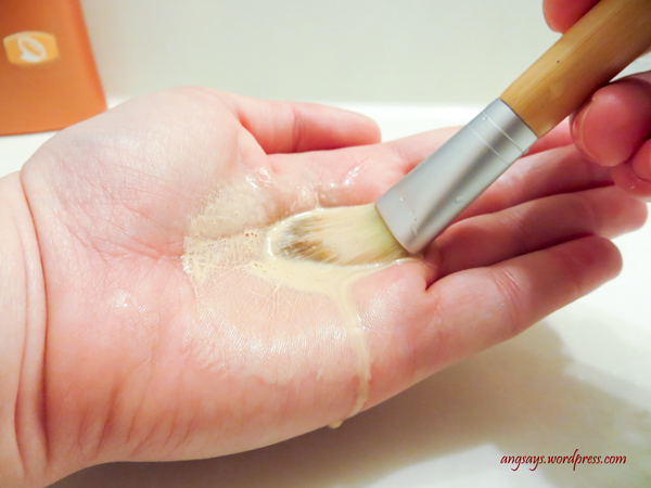 how to clean makeup brushes, cleaning tips, Wet the brush
