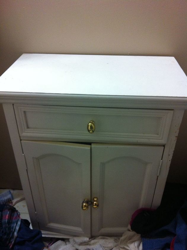 q need advice for this plain white cabinet, painted furniture, Another view of the cabinet top and partial front