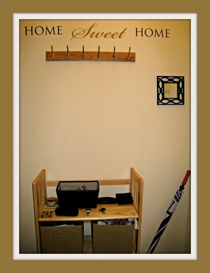hometour momhomeguide, home decor, The tiny entry foyer in my home with a Home Sweet Home stencil I recentlly added