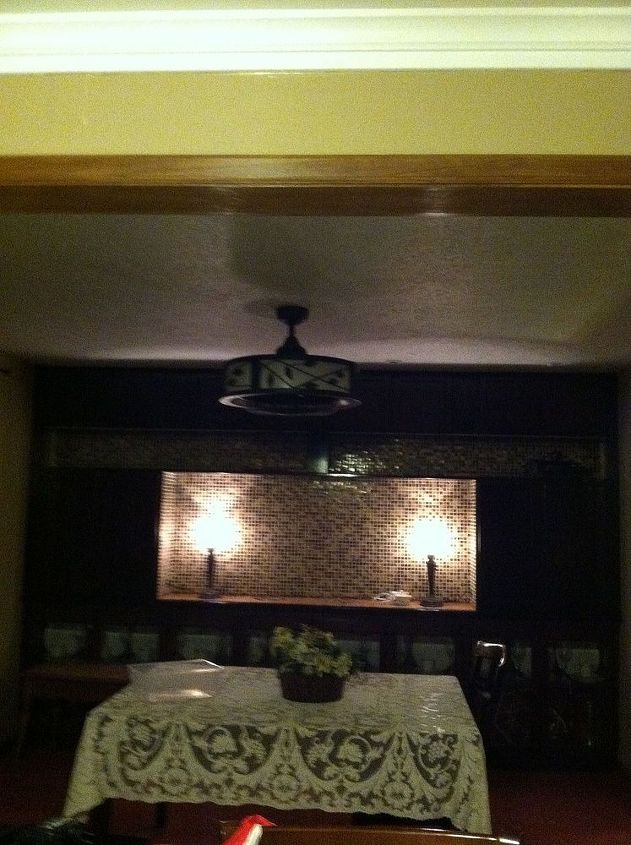 os espelhos da sala de jantar foram removidos o novo armrio de parede est pronto e