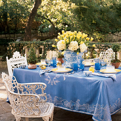blue and white rooms a classic with new twists, home decor, You can start with some blue and white china on the table and add yellow green or pink to add some interest