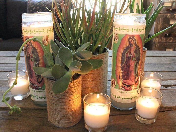 latas envueltas en yute, Un centro de mesa tan sencillo con latas cactus y velas