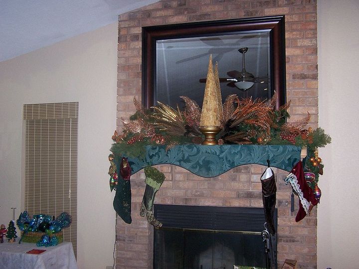 fireplace mantel at christmas, christmas decorations, fireplaces mantels, seasonal holiday decor