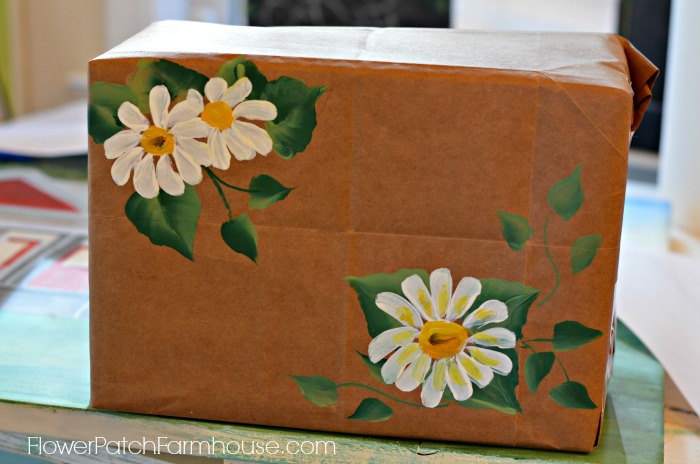 learn to paint a daisy and make your own wrapping paper, crafts, painting, A simple daisy can brighten up even the humblest of papers