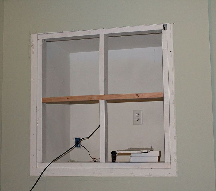 construa uma lareira depois de fechar um nicho de tv acima da lareira, Colocamos os suportes para fixar o drywall