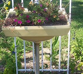 awesome site for small garden inspiration, container gardening, gardening, Built in drainage This is one idea in the Clever plant container series See more here