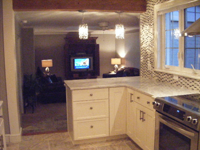 kitchen remodel, home decor, home improvement, kitchen backsplash, kitchen design, Looking toward the den you can see the neat weathered looking beam There are two steps down to the den