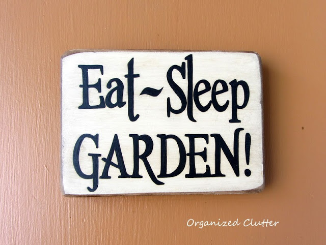 as placas de jardim rstico do ao seu jardim um endereo, Carlene em Organized Clutter afirma que esta sua vida durante os meses de ver o como apropriado