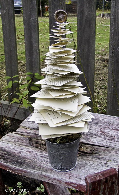 book page trees, christmas decorations, crafts, seasonal holiday decor