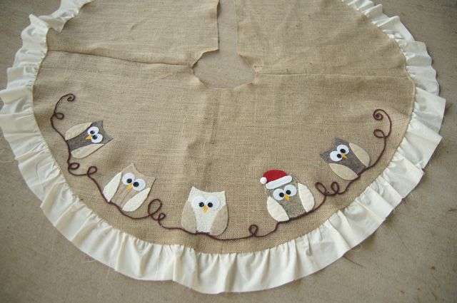 owl applique tree skirt, christmas decorations, crafts, seasonal holiday decor, Santa Owl