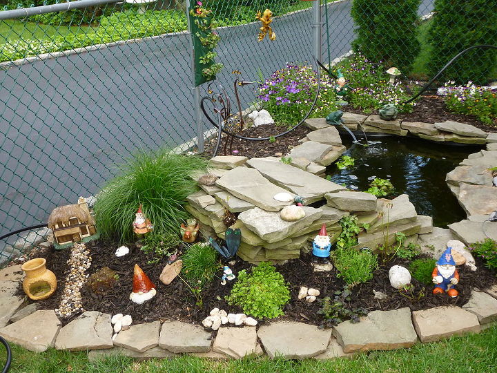 gnomes, gardening, M gnome garden