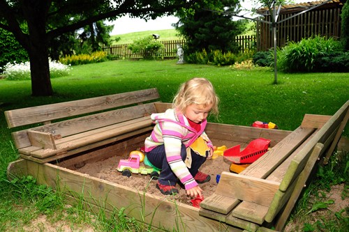 backyard retreats, I love this sandbox idea too What kid would not like this