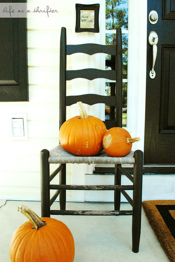 a fall porch, curb appeal, outdoor living, porches, seasonal holiday decor